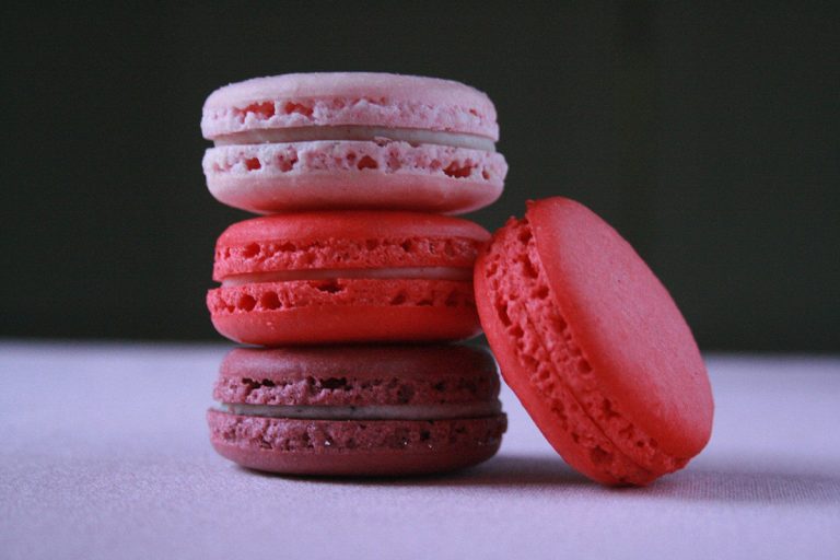 pink-macaroons R